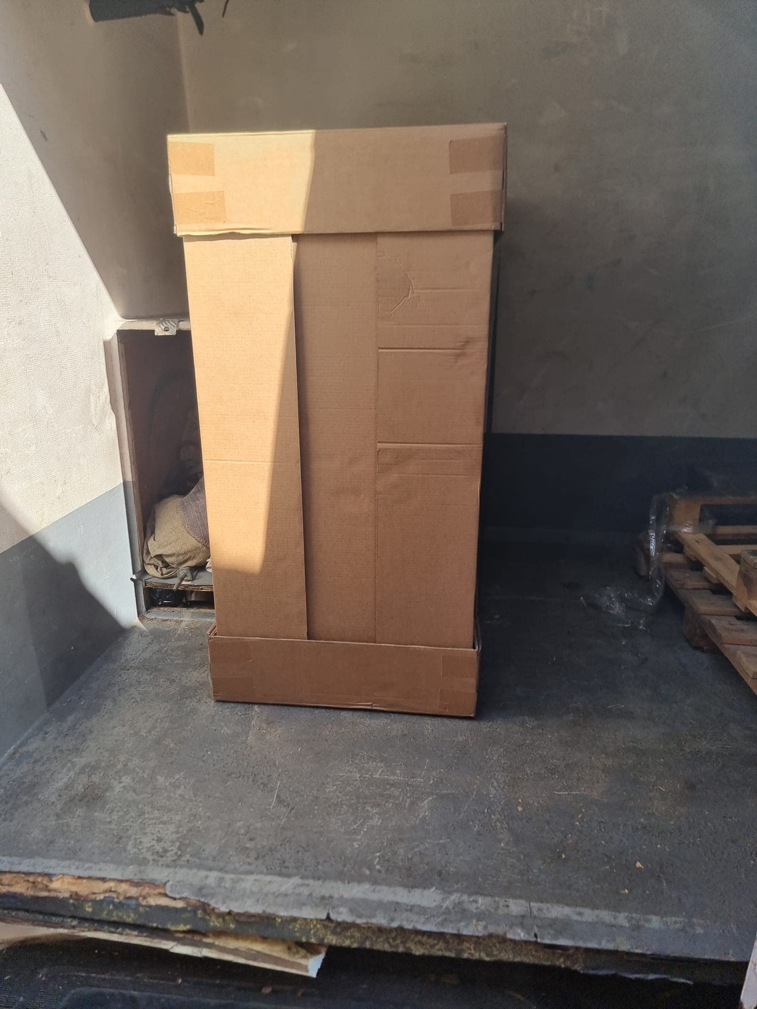 Single parcel box in the back of a van